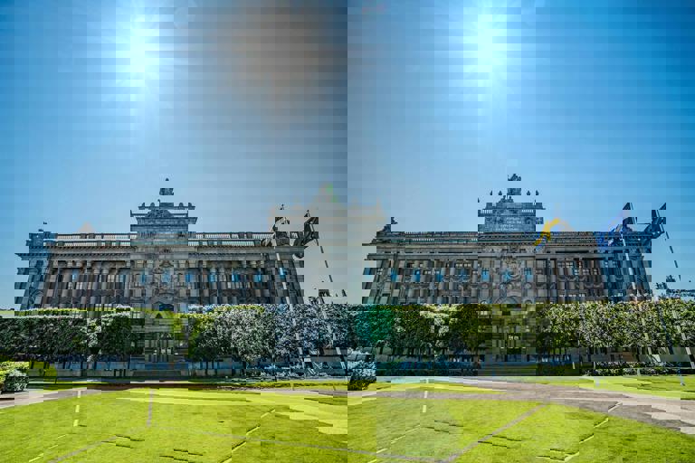 New Immigration Bill Sparks Sharp Divide in Parliament Debate